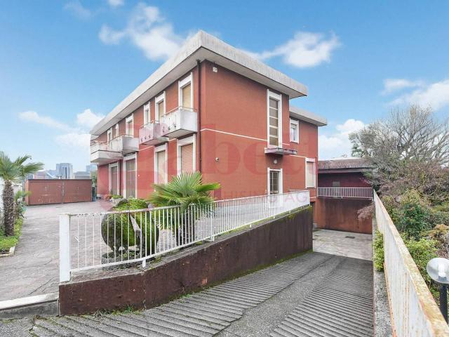Villa Indipendente in vendita a Cabiate, Lombardia