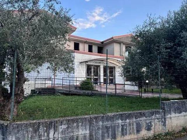Villa Indipendente in vendita a Calvi Risorta, Campania