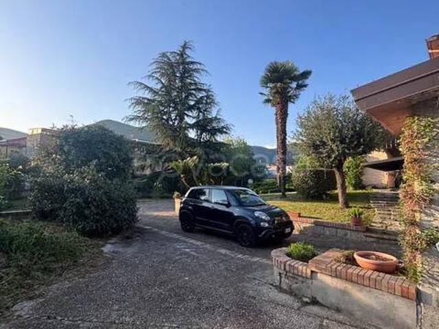 Villa Indipendente in vendita a Calvi Risorta, Campania