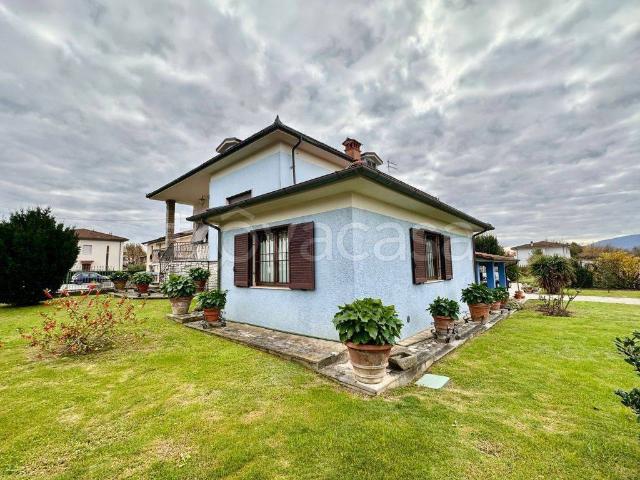 Villa Indipendente in vendita a Capannori, Toscana