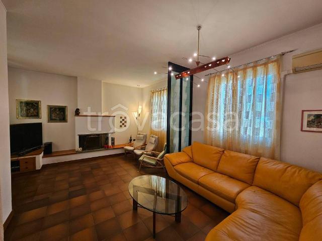 Villa Indipendente in vendita a Caponago, Lombardia