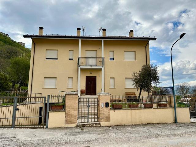 Villa Indipendente in vendita a Caporciano, Abruzzo