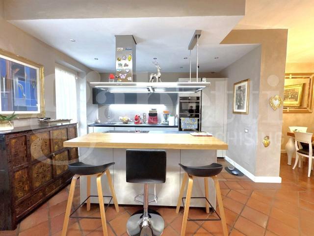 Villa Indipendente in vendita a Carrara, Toscana