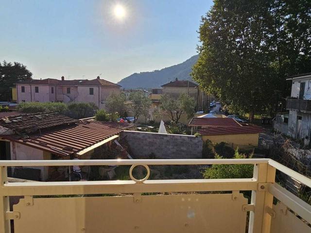 Villa Indipendente in vendita a Pontecimato, Carrara
