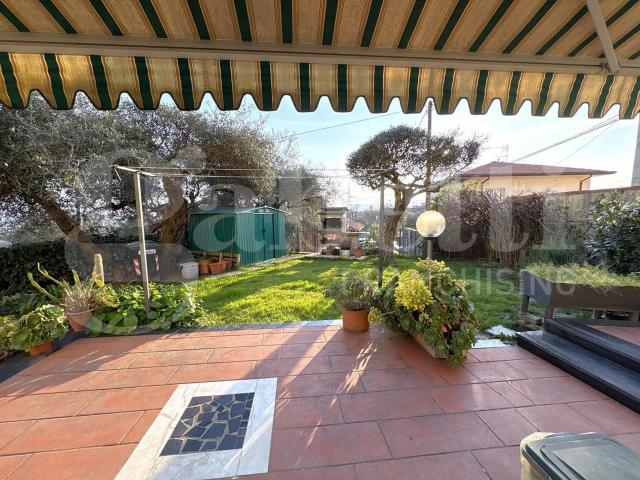 Villa Indipendente in vendita a Carrara, Toscana