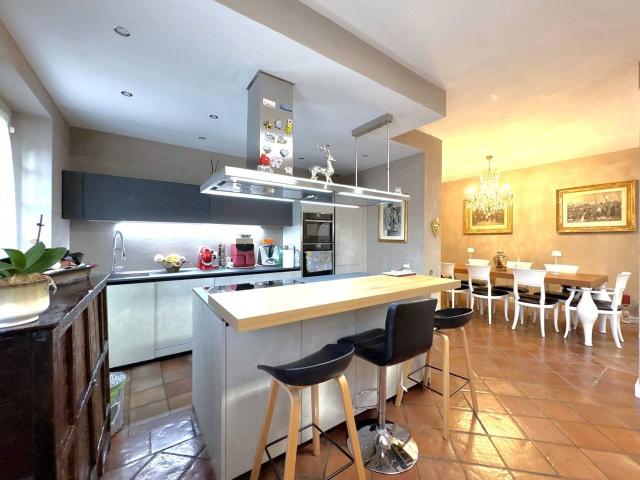 Villa Indipendente in vendita a Carrara, Toscana