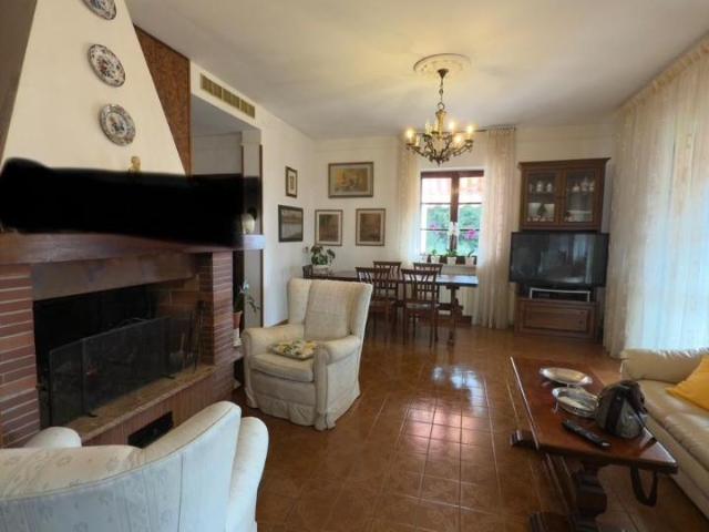 Villa Indipendente in vendita a Carrara, Toscana