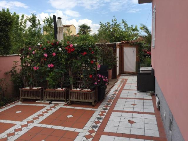Villa Indipendente in vendita a Carrara, Toscana