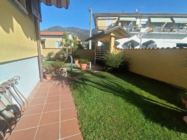 Villa Indipendente in vendita a Carrara, Toscana