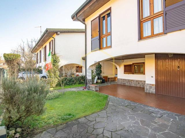 Villa Indipendente in vendita a Unione dei Comuni I Fontanili, Casarile