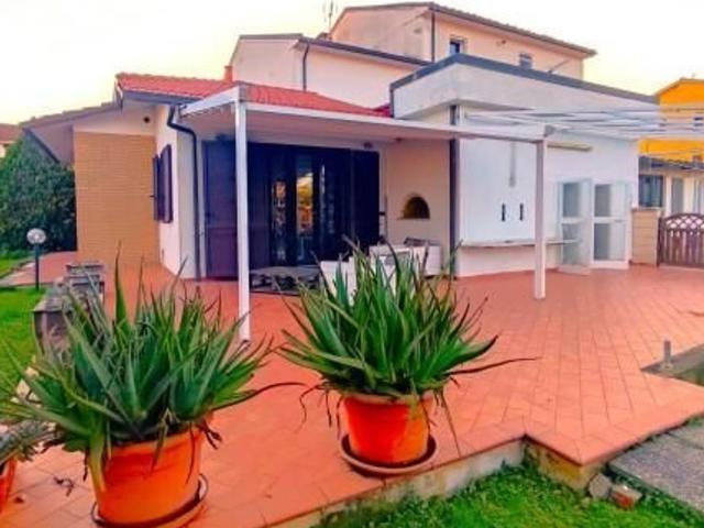 Villa Indipendente in vendita a San Prospero, Cascina