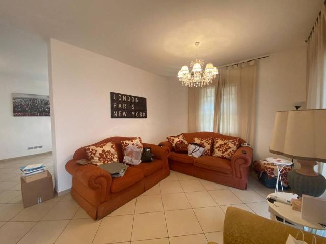 Villa Indipendente in vendita a San Donato, Cascina