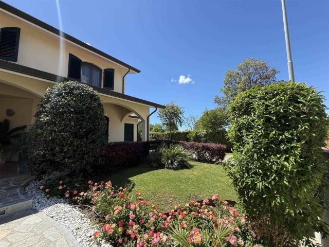 Villa Indipendente in vendita a Laiano, Cascina