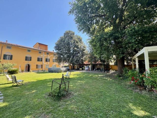 Villa Indipendente in vendita a San Frediano a Settimo, Cascina