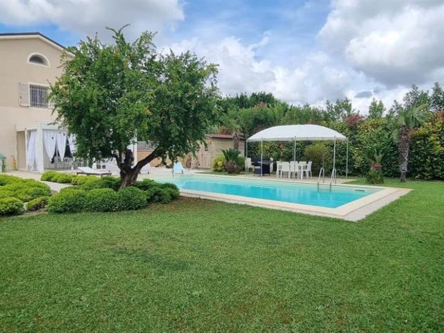 Villa Indipendente in vendita a San Donato, Cascina