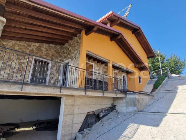 Villa Indipendente in vendita a Mezzane Di Sotto, Veneto