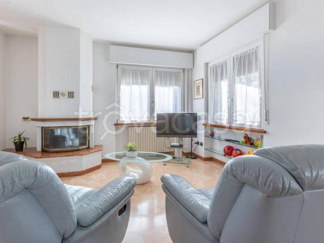 Villa Indipendente in vendita a Castel D'azzano, Veneto