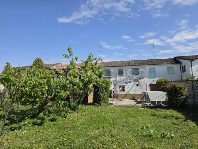 Villa Indipendente in vendita a Castelvetro Piacentino, Reggio Emilia