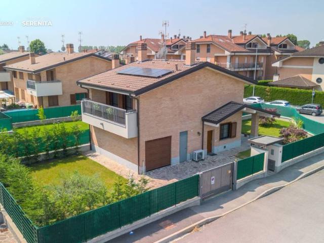 Villa Indipendente in vendita a Cervignano D'adda, Lombardia