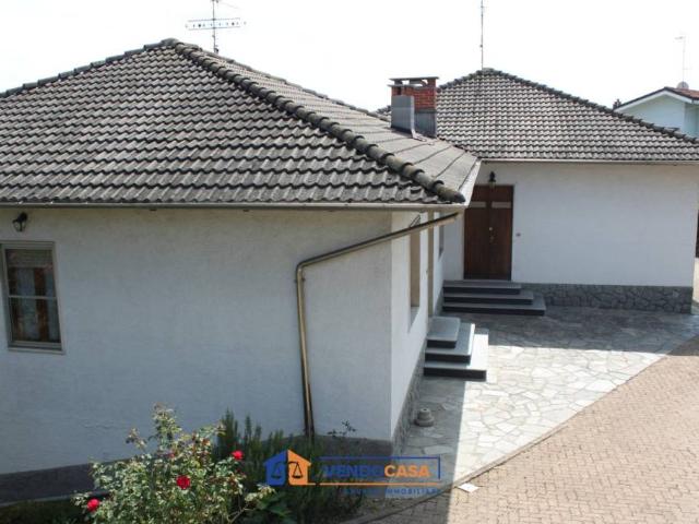 Villa Indipendente in vendita a Roreto, Cherasco