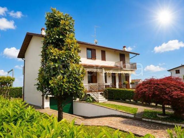 Villa Indipendente in vendita a Chignolo D'isola, Lombardia