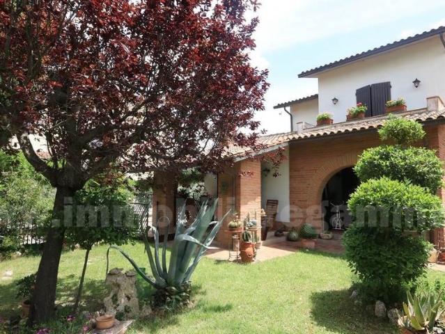 Villa Indipendente in vendita a Chiusi Città, Toscana