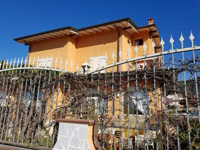 Villa Indipendente in vendita a Marina Di Massa, Toscana