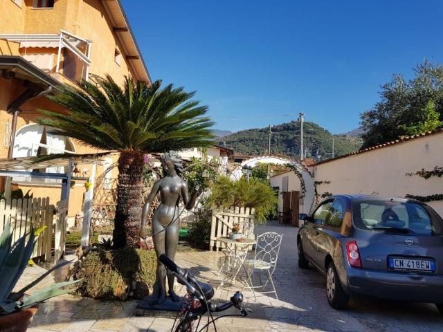 Villa Indipendente in vendita a Marina Di Massa, Toscana