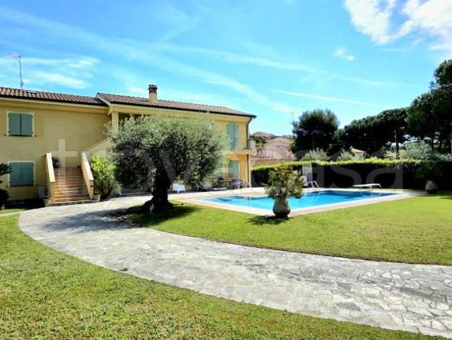 Villa Indipendente in vendita a Contrada Foce Asola, Marche