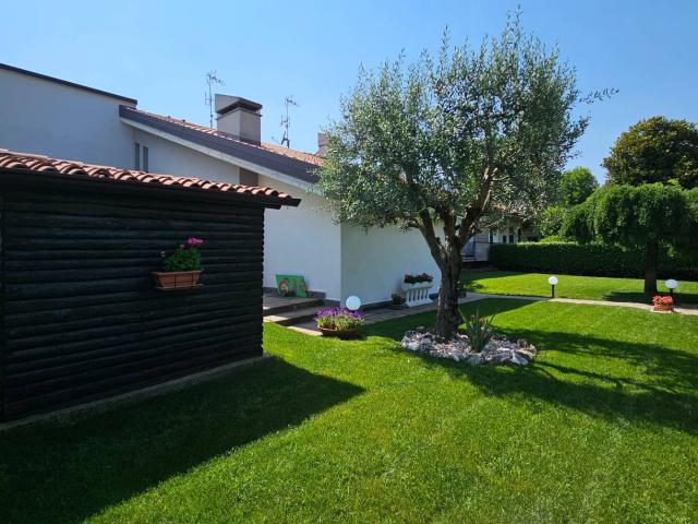 Villa Indipendente in vendita a Coccaglio, Lombardia