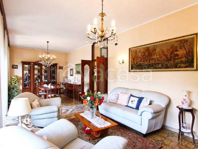 Villa Indipendente in vendita a Cogliate, Lombardia