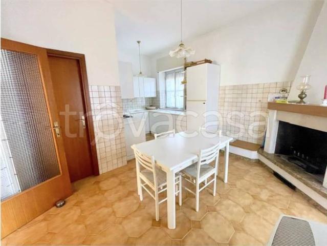 Villa Indipendente in vendita a Colli al Metauro, Marche