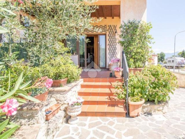 Villa Indipendente in vendita a Contigliano, Lazio