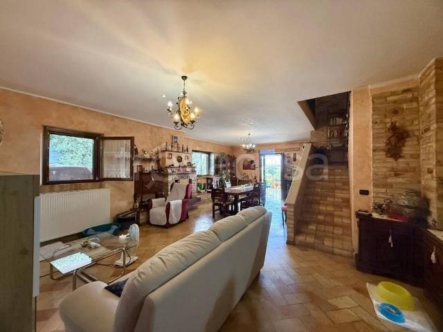 Villa Indipendente in vendita a Frattari, Corropoli