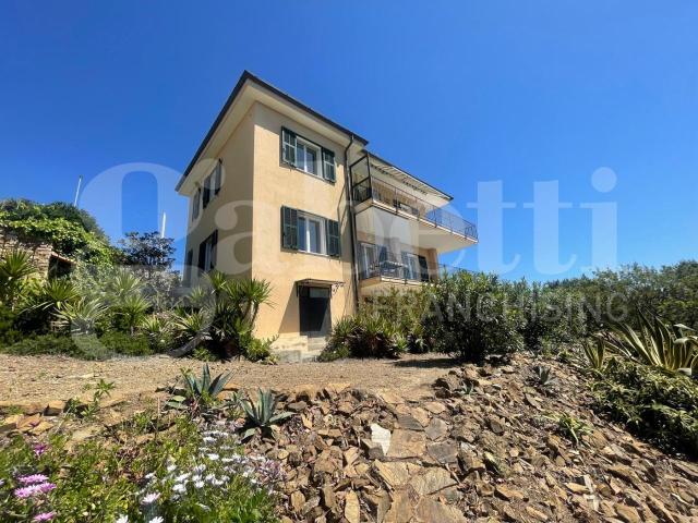 Villa Indipendente in vendita a Costarainera, Liguria