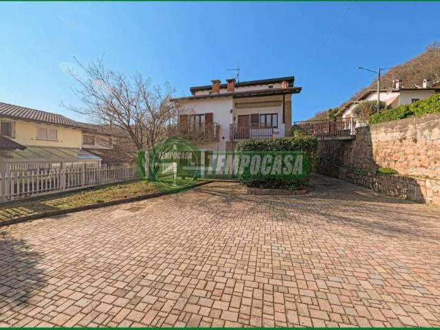 Villa Indipendente in vendita a Comunità Montana del Piambello, Cuasso Al Monte