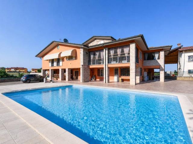 Villa Indipendente in vendita a Desenzano Del Garda, Lombardia