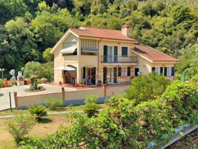 Villa Indipendente in vendita a Dolceacqua, Liguria