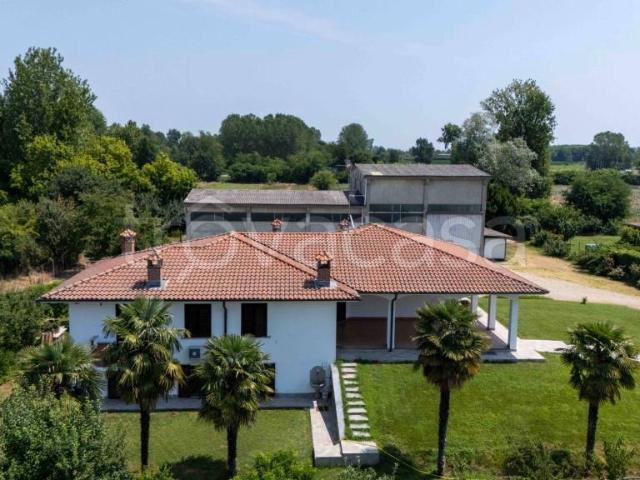Villa Indipendente in vendita a Dorno, Pavia
