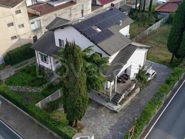 Villa Indipendente in vendita a Cassina Mariaga, Erba