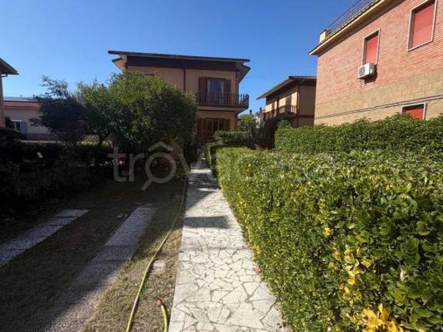 Villa Indipendente in vendita a Passo Corese, Fara in Sabina