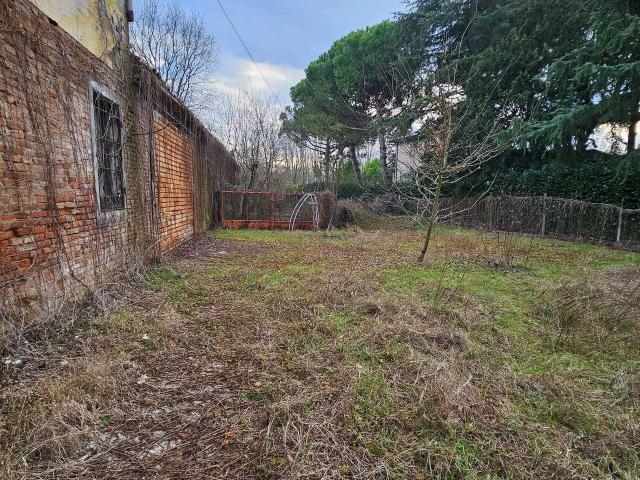 Villa Indipendente in vendita a Ferrara, Reggio Emilia