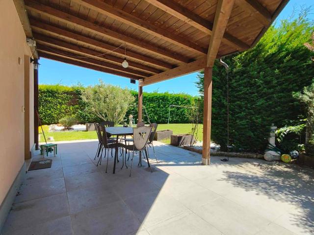 Villa Indipendente in vendita a Ferrara, Reggio Emilia