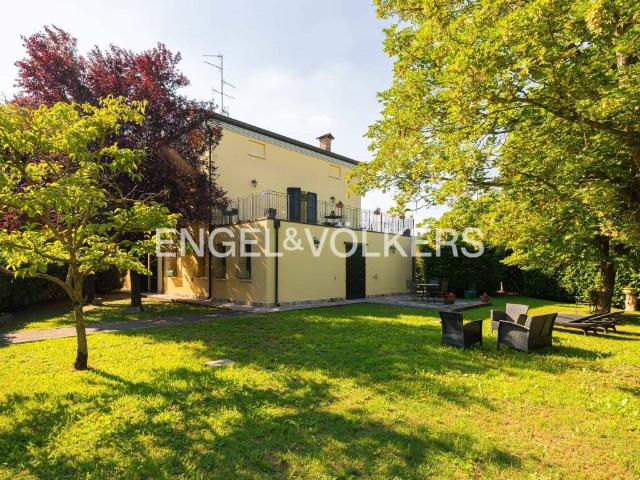 Villa Indipendente in vendita a Ferrara, Reggio Emilia
