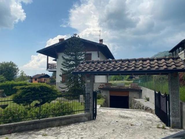 Villa Indipendente in vendita a Fino Del Monte, Lombardia