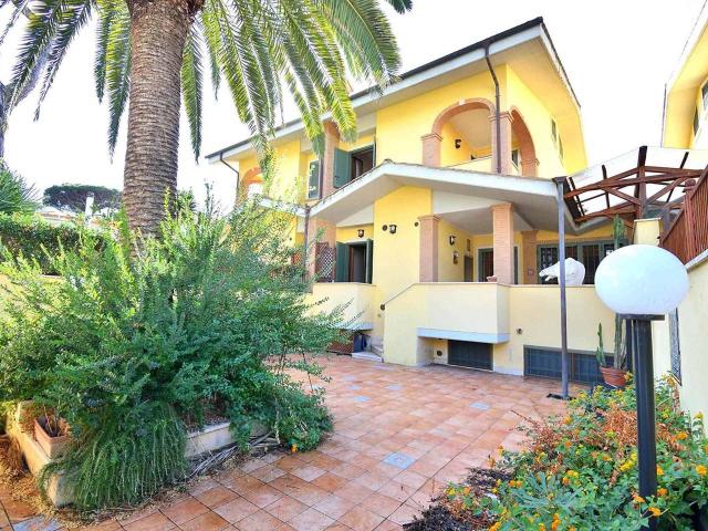Villa Indipendente in vendita a Fregene, Roma Capitale