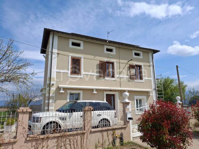 Villa Indipendente in vendita a Foligno, Umbria