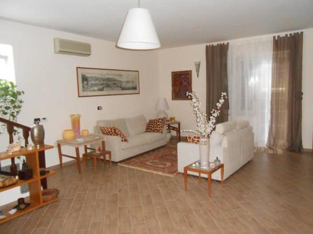 Villa Indipendente in vendita a Giugliano In Campania, Campania