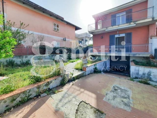 Villa Indipendente in vendita a Giugliano In Campania, Campania