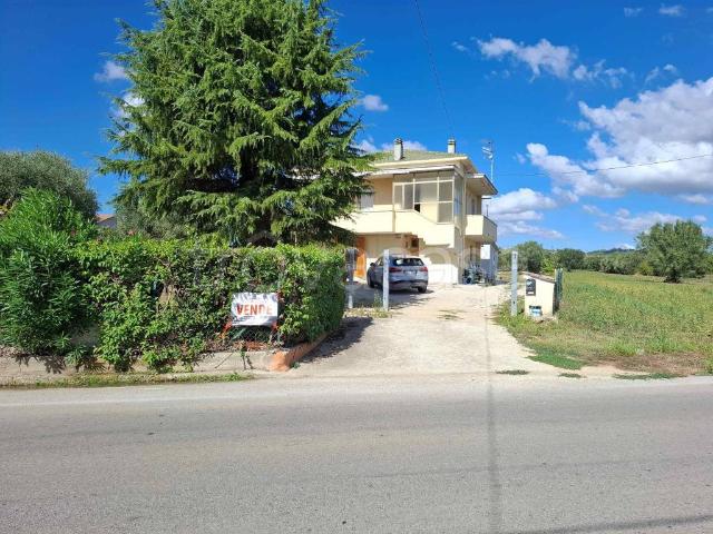 Villa Indipendente in vendita a Colleranesco, Giulianova